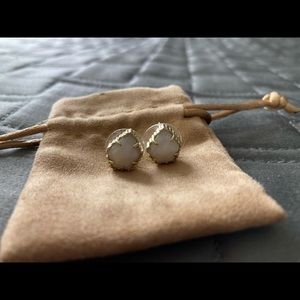 Kendra Scott Tessa Gold Stud Earrings Ivory Pearl